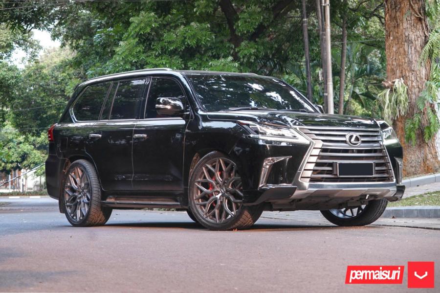  Lexus LX570 by Permaisuri on Vossen Wheels (HF-2) 2019 года  (фото 1 из 12)